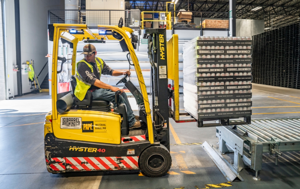 Các loại xe nâng công nghiệp hiện nay – Ưu nhược điểm & ứng dụng thực tế từng loại