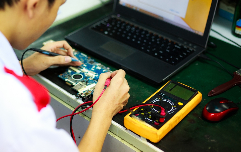 Hướng dẫ chi tiết cách đo tụ điện bằng đồng hồ vạn năng kim và điện tử (số)