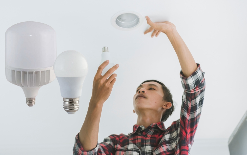 Cách lắp và tháo bóng đèn led tròn đúng kỹ thuật, an toàn 