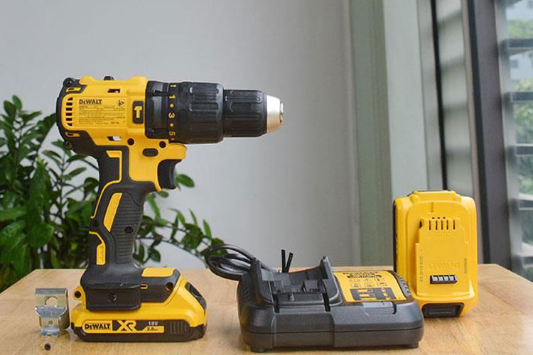 Máy khoan vặn vít động lực pin Dewalt DCD778D2-B1
