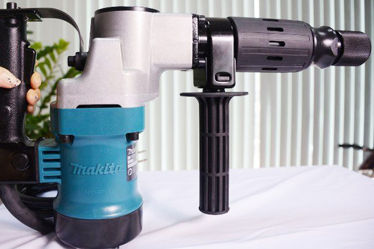 Máy đục bê tông 1130W đường kính 21mm Makita HM1201